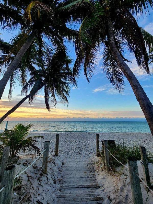 Beautifully Renovated Summer Of 2020 Come And Enjoy This Lovely Unit Key West Zewnętrze zdjęcie